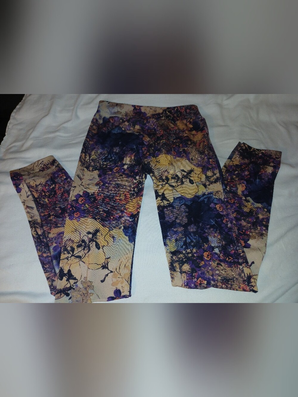 NWOT Floral Print Stretch Women's Leggings - Purple and Cream